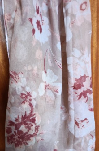 Maxi fular pañuelo Cortefiel floral burdeos Bueno