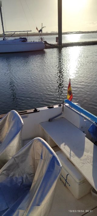 Barco Cap Camarat y pantalan