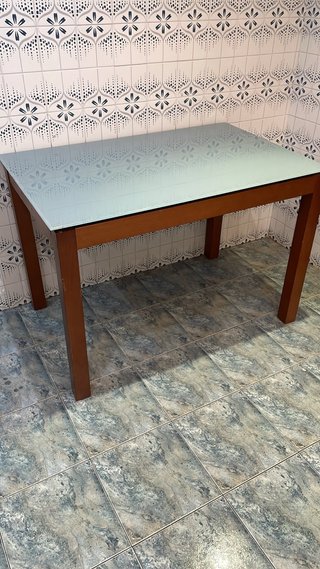 Mesa de cristal y madera extensible