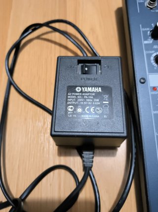 Tavola da studio Yamaha MG82CX