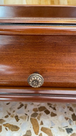 Perchero de madera con cajón