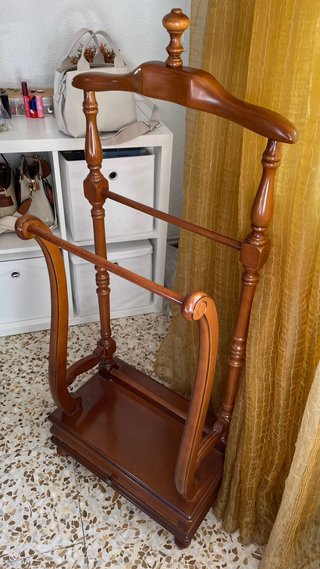 Perchero de madera con cajón