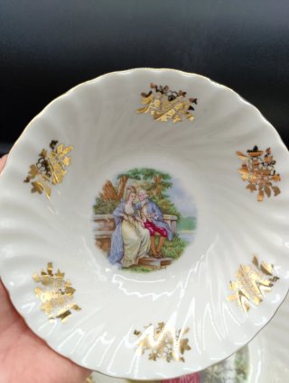 Juego de porcelana Sosafils con detalles dorados