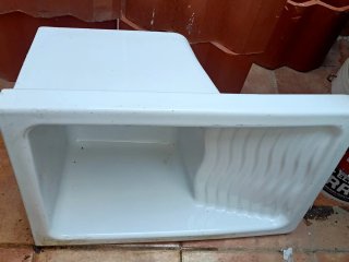 Pila de porcelana blanca para lavadero