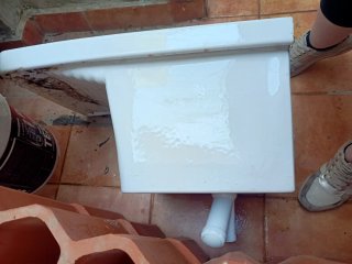 Pila de porcelana blanca para lavadero