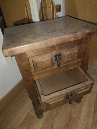 Mesa auxiliar de madera
