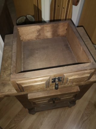 Mesa auxiliar de madera