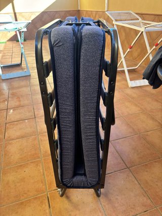 Cama plegable azul
