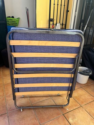Cama plegable azul