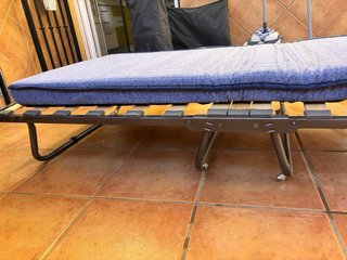 Cama plegable azul