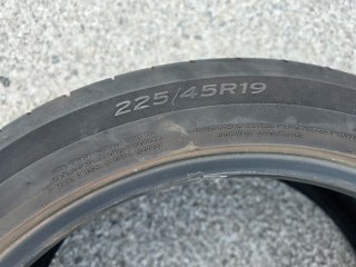 Los 2 Neumáticos juntos 30 euros Hankook 225/45 R1