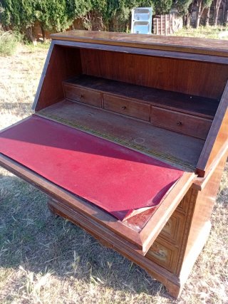 Burot escritorio vintage con pintura