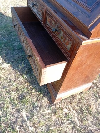 Burot escritorio vintage con pintura
