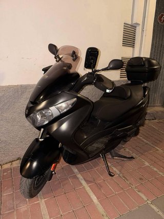 Suzuki Burgman 125 Negra