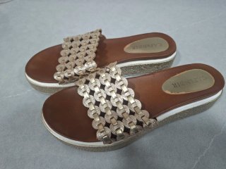 Sandalias doradas Café Noir