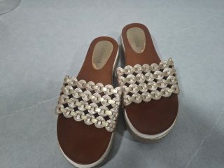 Sandalias doradas Café Noir