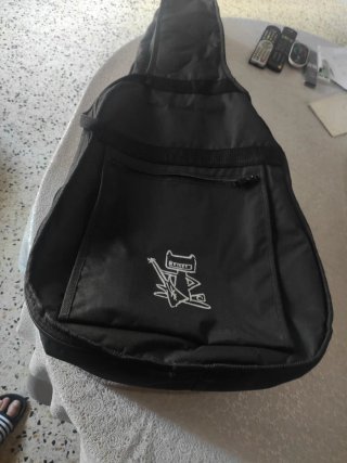 Guitarra Española marca Admira modelo Paloma+funda