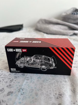 Set di modelli di auto in scala Mini GT e Tarmac Works 1/64