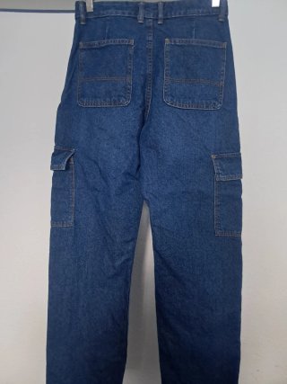Pantalón vaquero cargo Bershka azul mujer