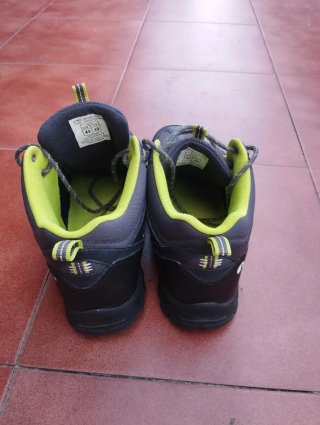 Botas de trekking Neakpeak grises y verdes