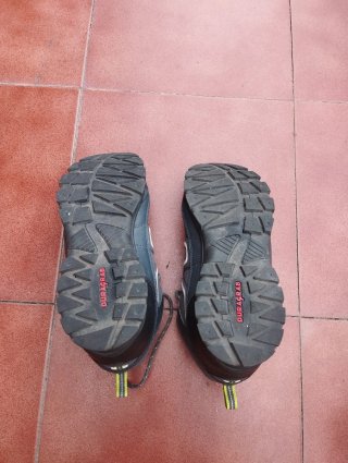 Botas de trekking Neakpeak grises y verdes