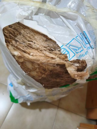 ROLLO DE LANA DE ROCA. Habrá unos 10m