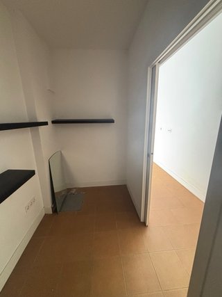 Se alquila local comercial