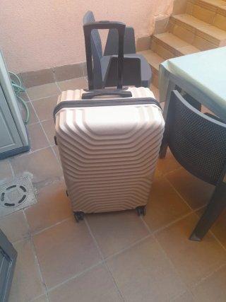 Maleta rígida beige/dorada