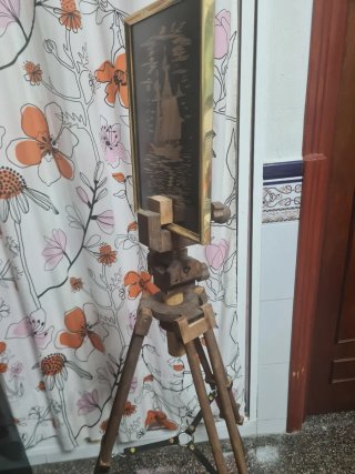 Trípode de madera estilo antiguo