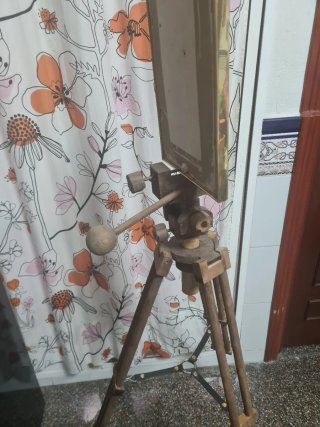 Trípode de madera estilo antiguo