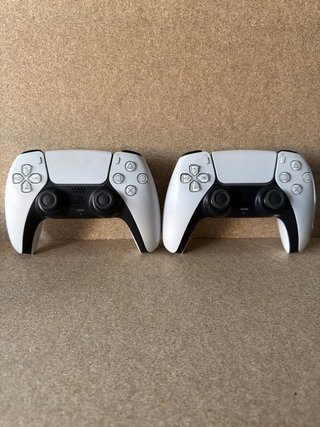 2 controller PS5 DualSense bianchi