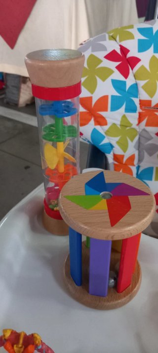 Sonajeros de madera y plástico para bebés