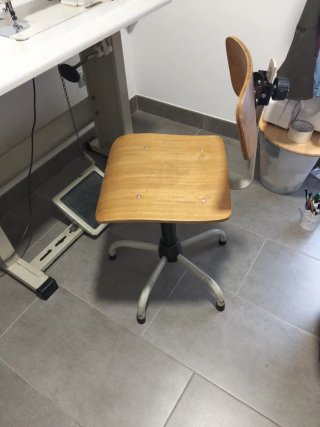Silla de costura madera y meta giratoria y adaptab