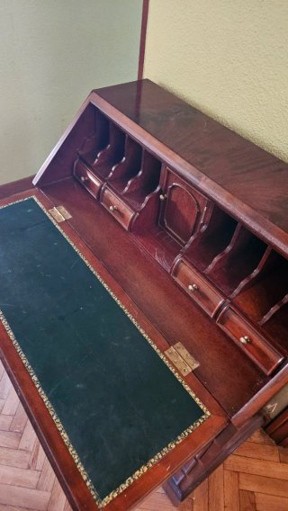 Secreter antiguo de madera