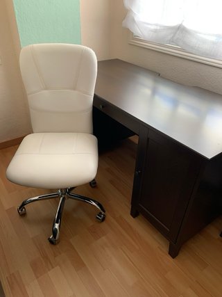 Escritorio y silla de oficina