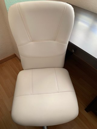 Escritorio y silla de oficina