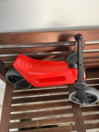 Triciclo rosso per bambini