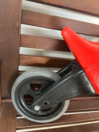 Triciclo rosso per bambini