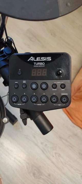 Batería Electrónica Alesis Turbo Mesh Kit