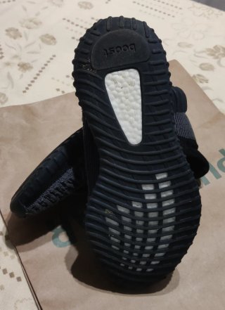 YEEZY TALLA 45