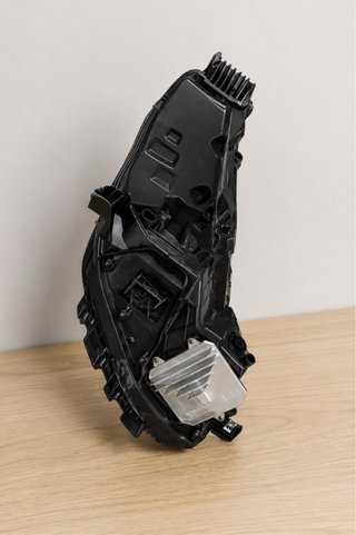 Faro Izquierdo Tesla Model 3.
