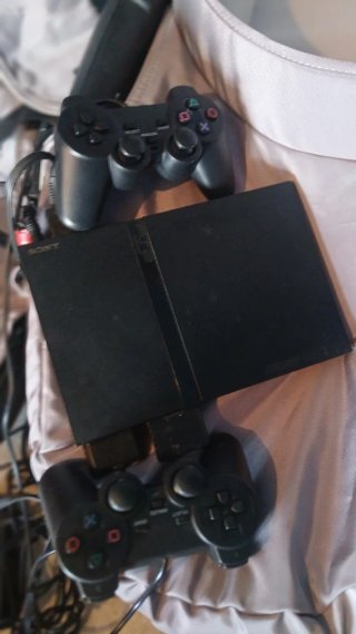 PlayStation 2 Negra con 2 Mandos