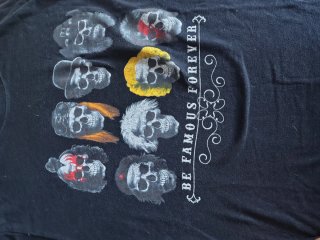Camiseta Negra Calaveras Be Famous Forever