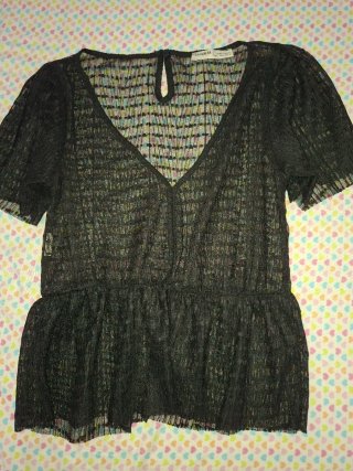 Blusa negra Pull&Bear con transparencias