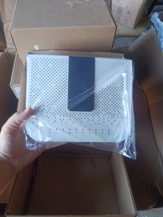 Router WiFi con cableado y adaptador