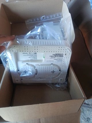 Router WiFi con cableado y adaptador