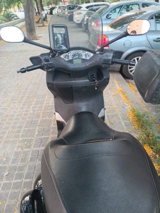 Yamaha Xmax Negra - Maxi Scooter Automática