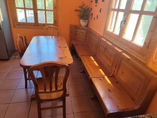 Conjunto rústico: mesa, 3 sillas y banco pino