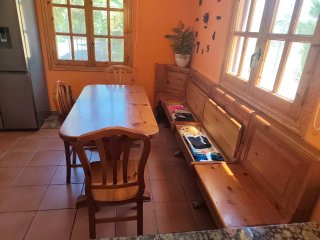 Conjunto rústico: mesa, 3 sillas y banco pino