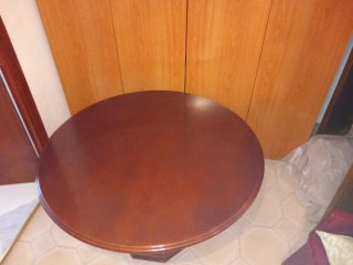 Mesa de comedor de madera